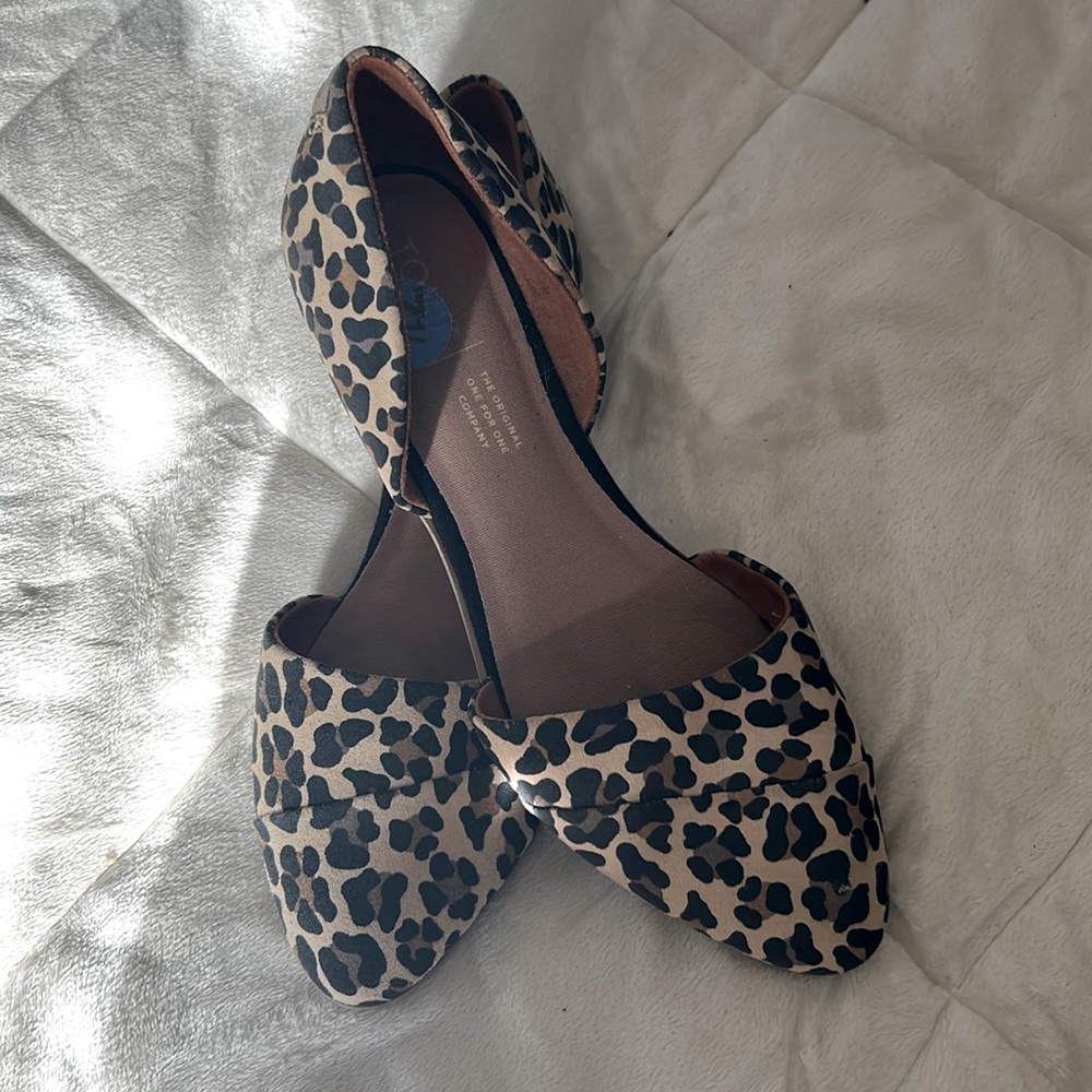 Adorable TOMS- worn twice